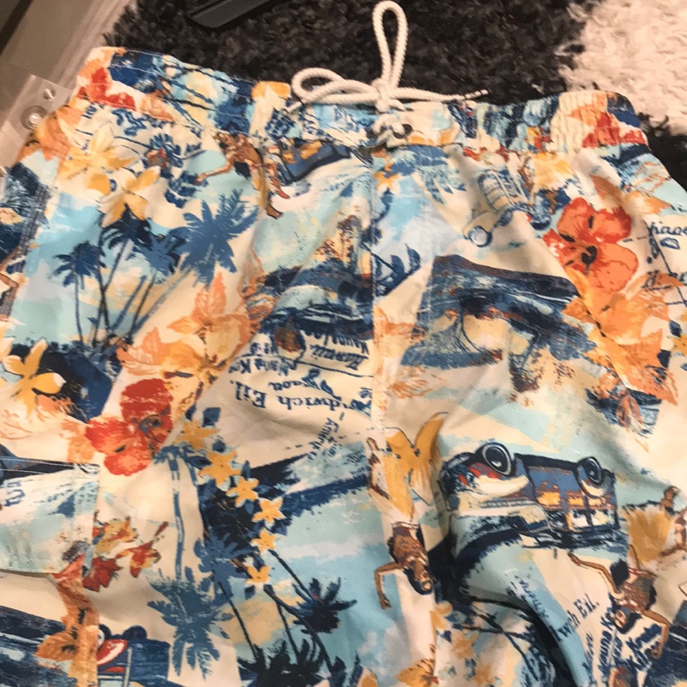 Men’s swimming shorts
